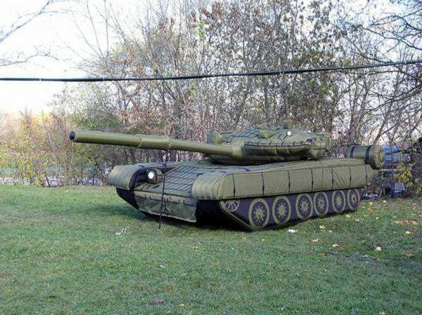 隆安陆地军事假目标坦克